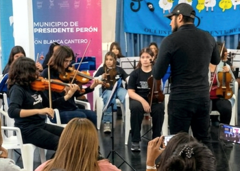 Música | La Orquesta Escuela Municipal Vivace se presentó en el Salón Auditórium del Municipio