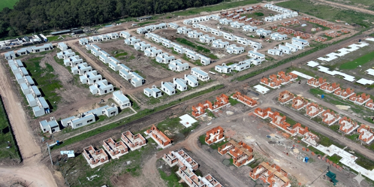 Viviendas | El laberinto del hábitat: a cinco años de la toma de Guernica, ¿en qué estado se encuentra el mega-barrio prometido?