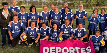 Presidente Perón | Compromiso con el deporte: el Municipio entregó camisetas oficiales al equipo de Newcom