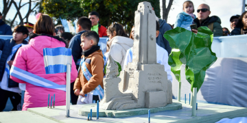 20 de Junio | Domselaar conmemoró el Día de la Bandera con el anuncio de un monumento a la bandera, réplica del de Rosario