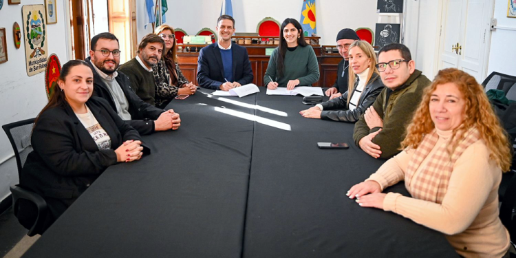 San Vicente | Amplían el acceso a la tierra: firmaron un convenio para destinar lotes a docentes universitarios