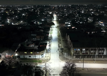 Presidente Perón avanza con la modernización de su alumbrado público en los barrios Los Pinos Este y El Roble