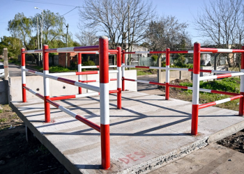 Alejandro Korn | Avanza la construcción de un nuevo paso peatonal estratégico sobre la calle Jamaica