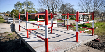 Alejandro Korn | Avanza la construcción de un nuevo paso peatonal estratégico sobre la calle Jamaica