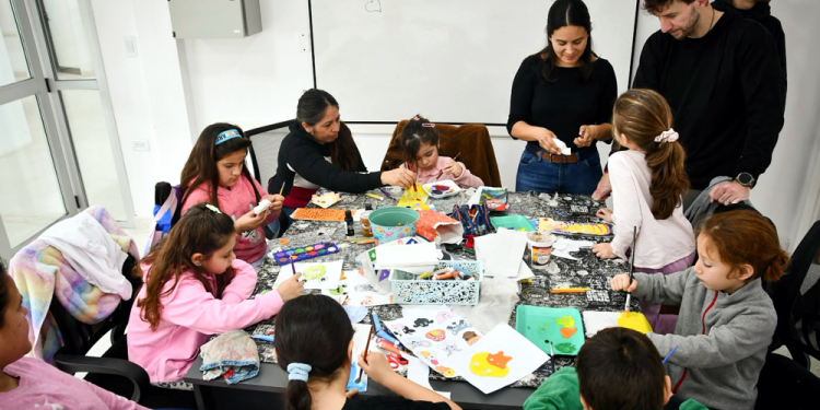 San Vicente | El Municipio impulsa el desarrollo infantil con talleres de arte y yoga gratuitos en los barrios
