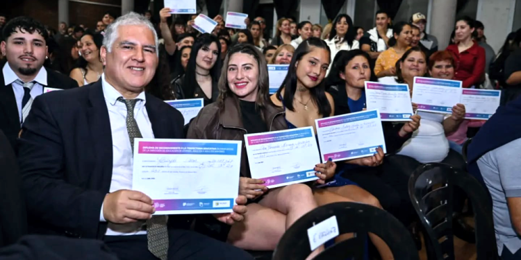 San Vicente | Celebraron a más de 275 nuevos egresados de distintas carreras, reafirmando la apuesta por la educación pública