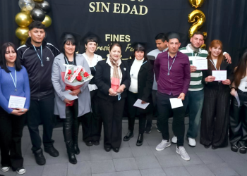 Educación | Nuevos graduados del Plan FinEs celebraron la culminación de sus estudios secundarios en Guernica