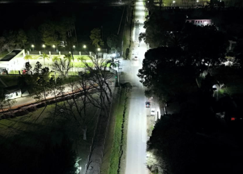 Presidente Perón | Avanza la reconversión lumínica en Guernica: instalaron nueva tecnología LED en la avenida Soberanía Nacional