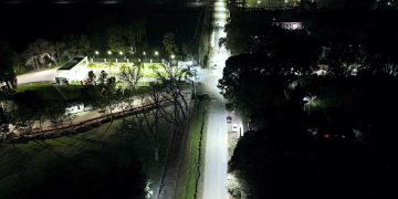 Presidente Perón | Avanza la reconversión lumínica en Guernica: instalaron nueva tecnología LED en la avenida Soberanía Nacional