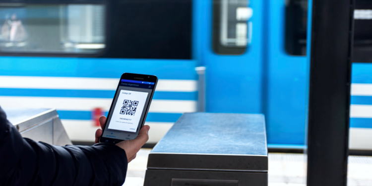 Transportes | Modernización en el Tren Roca: instalan nuevos molinetes con lectores QR para pagar el boleto desde el celular