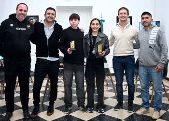 Básquet | El Municipio distinguió a Milo Ferraiuolo y Aluminé Montenegro tras sus convocatorias a los seleccionados de FEBAMBA