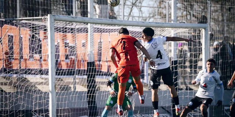 Fútbol | Agónico triunfo de Estrella del Sur de local: venció 1 a 0 a JJ Urquiza y se ilusiona en la Primera C