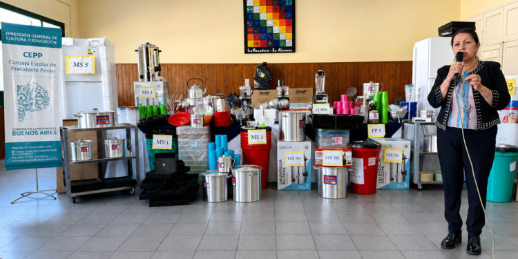 Presidente Perón | Entrega de equipamiento gastronómico para potenciar los comedores escolares en el distrito
