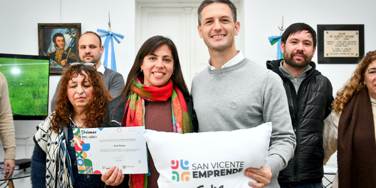 San Vicente | Impulso al desarrollo local: Entregaron microcréditos a 19 emprendimientos