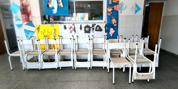 Educación | Presidente Perón: el Consejo Escolar entregó 60 sillas reparadas a la Escuela Primaria 5
