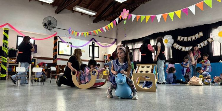 Educación | Entregaron equipamiento didáctico e infraestructura para jardines de infantes en Presidente Perón