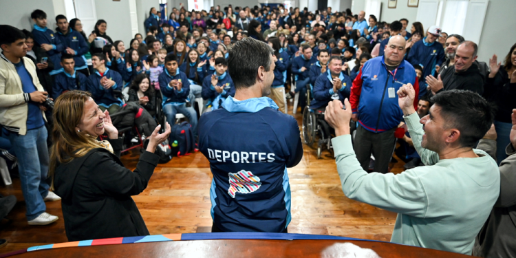 Alejandro Korn | Rumbo a Mar del Plata: San Vicente entregó la indumentaria oficial a su delegación para los Juegos Bonaerenses